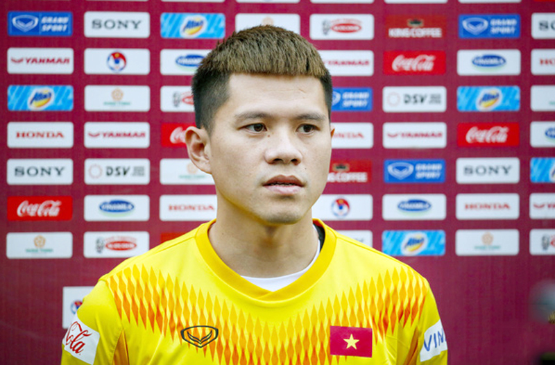 VFF - Dương Thanh Hào chỉ ra điểm khó nhất khi đá trung vệ ...